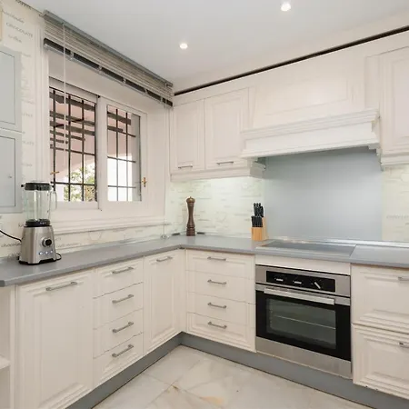 Apartment Home, With Direct Access To The Beach, Sea Views And South Facing, In Puerto Banus