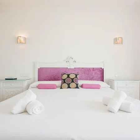 Home, With Direct Access To The Beach, Sea Views And South Facing, In Puerto Banus شقة