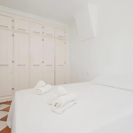 Apartment Home, With Direct Access To The Beach, Sea Views And South Facing, In Puerto Banus