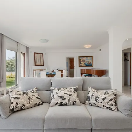 Apartment Home, With Direct Access To The Beach, Sea Views And South Facing, In Puerto Banus Marbella