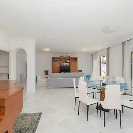 Apartment Home, With Direct Access To The Beach, Sea Views And South Facing, In Puerto Banus *